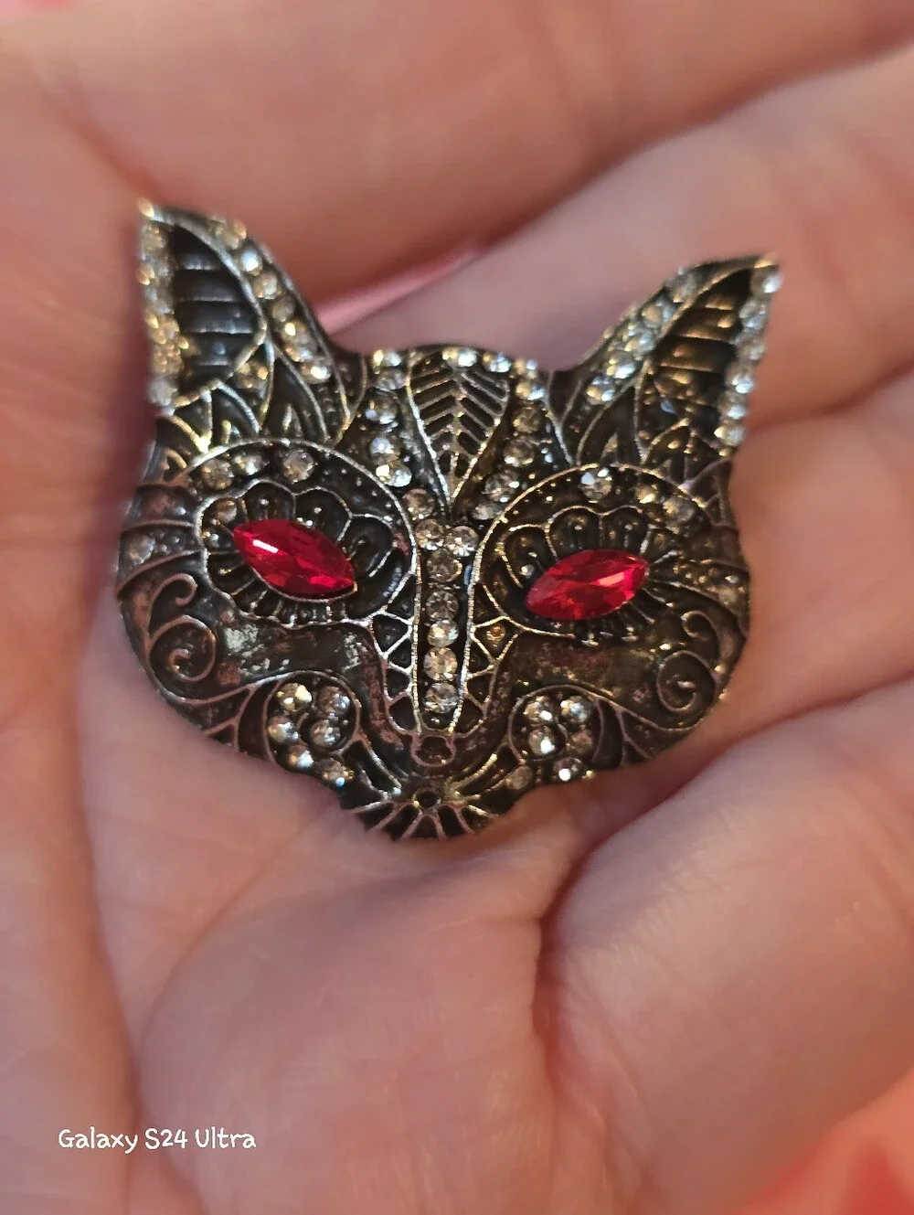 Kitty Cat Tiny Brooch NEW